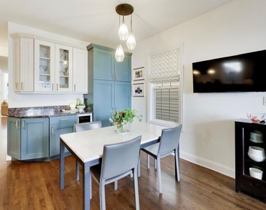 3104 N Southport Avenue - Photo Thumbnail 12
