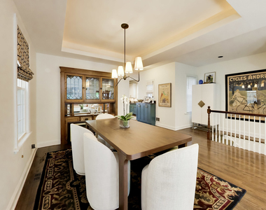 3104 N Southport Avenue - Photo Thumbnail 7