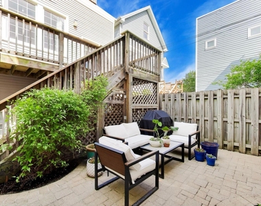 3104 N Southport Avenue - Photo Thumbnail 28