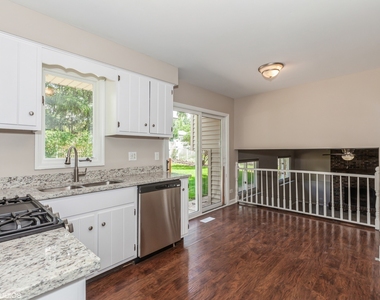98 Quail Hollow Court - Photo Thumbnail 3