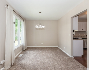 98 Quail Hollow Court - Photo Thumbnail 2