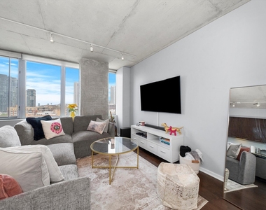 659 W Randolph Street - Photo Thumbnail 1
