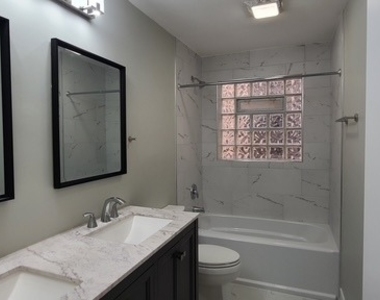 5144 N Avers Avenue - Photo Thumbnail 10