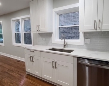 5144 N Avers Avenue - Photo Thumbnail 3
