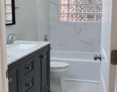 5144 N Avers Avenue - Photo Thumbnail 12