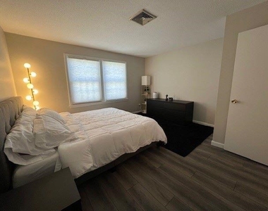 517 Fox Hollow - Photo Thumbnail 9
