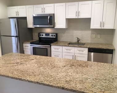 875 Elm - Photo Thumbnail 7