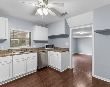 709 1/2 Gale Street - Photo Thumbnail 8