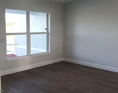634 Royce Road - Photo Thumbnail 4