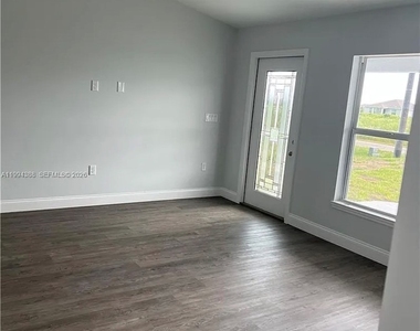 634 Royce Road - Photo Thumbnail 6