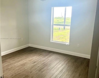 634 Royce Road - Photo Thumbnail 14