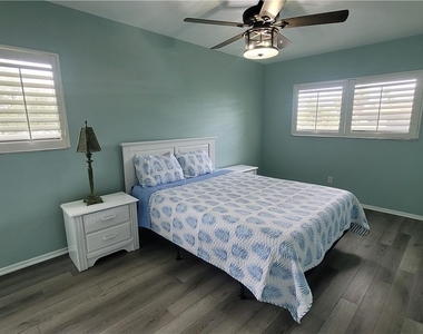 17420 Birchwood Lane - Photo Thumbnail 12