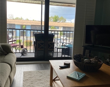 17420 Birchwood Lane - Photo Thumbnail 8