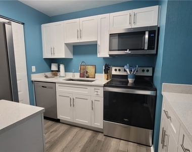 17420 Birchwood Lane - Photo Thumbnail 3