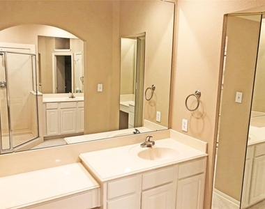 315 Heritage Shore - Photo Thumbnail 11