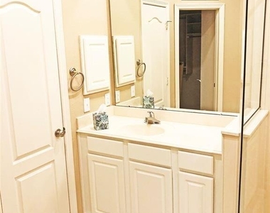 315 Heritage Shore - Photo Thumbnail 12