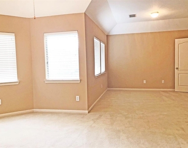 315 Heritage Shore - Photo Thumbnail 8