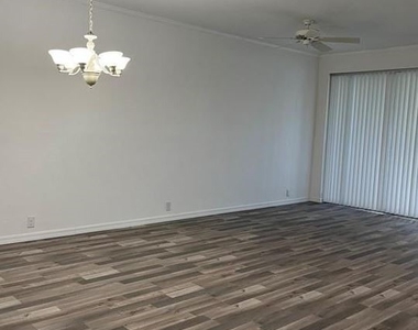9140 Southmont Cove - Photo Thumbnail 16