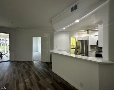 9140 Southmont Cove - Photo Thumbnail 13