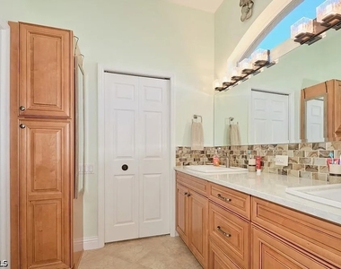 16320 Willowcrest Way - Photo Thumbnail 21