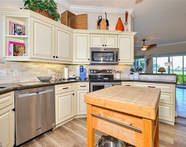 9240 Willowcrest Court - Photo Thumbnail 24
