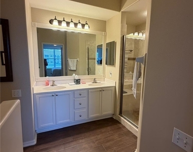 9100 Southmont Cove - Photo Thumbnail 14