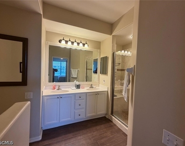 9100 Southmont Cove - Photo Thumbnail 13