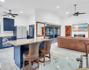 6511 Royal Woods Drive - Photo Thumbnail 9
