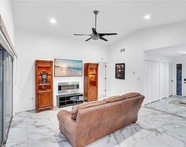 6511 Royal Woods Drive - Photo Thumbnail 13
