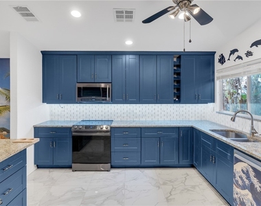 6511 Royal Woods Drive - Photo Thumbnail 10
