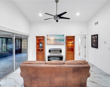 6511 Royal Woods Drive - Photo Thumbnail 14