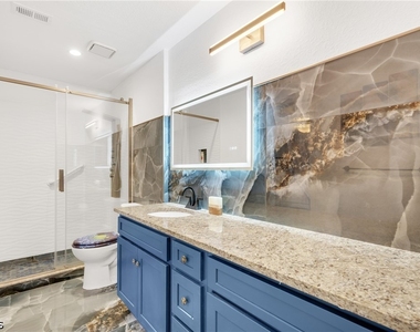 6511 Royal Woods Drive - Photo Thumbnail 19
