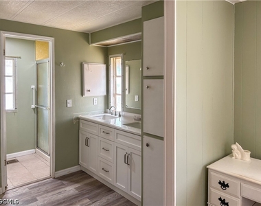 5558 Sir Walter Way - Photo Thumbnail 4