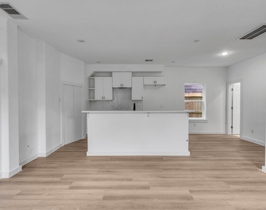 8639 Homewood Lane Unit A - Photo Thumbnail 5