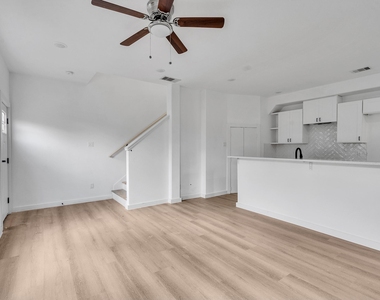8639 Homewood Lane Unit A - Photo Thumbnail 4