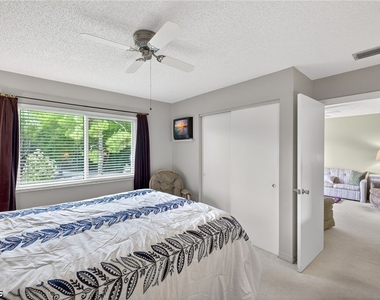 6184 Michelle Way - Photo Thumbnail 12