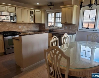 1275 Palisade - Photo Thumbnail 9