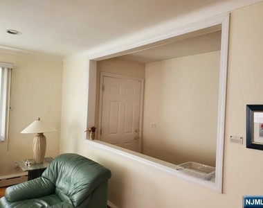 1275 Palisade - Photo Thumbnail 13