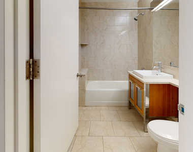 10 Hanover Square - Photo Thumbnail 3