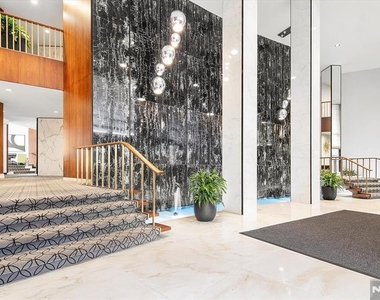 1 Claridge - Photo Thumbnail 3