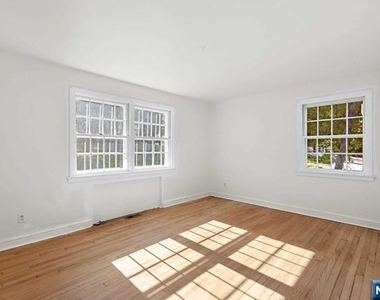 154 N Franklin - Photo Thumbnail 8