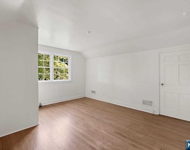 154 N Franklin - Photo Thumbnail 11
