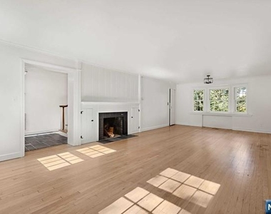 154 N Franklin - Photo Thumbnail 2