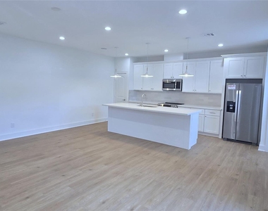 1475 Ferguson Way - Photo Thumbnail 2