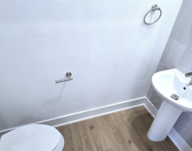 1475 Ferguson Way - Photo Thumbnail 6