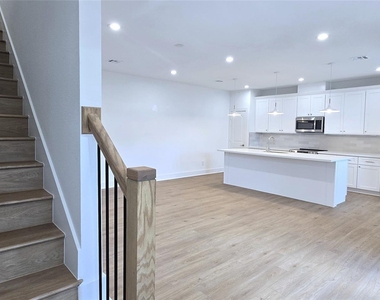 1475 Ferguson Way - Photo Thumbnail 8