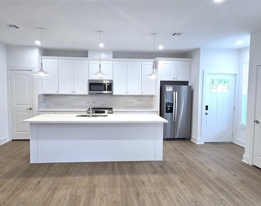 1475 Ferguson Way - Photo Thumbnail 7