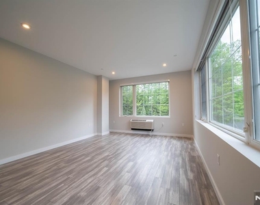 62 Broadway - Photo Thumbnail 14