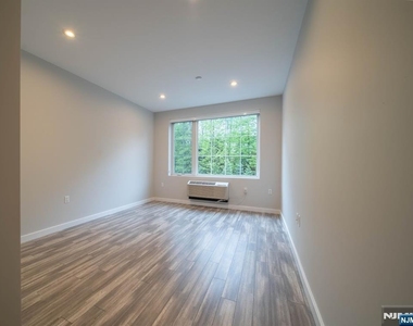 62 Broadway - Photo Thumbnail 12