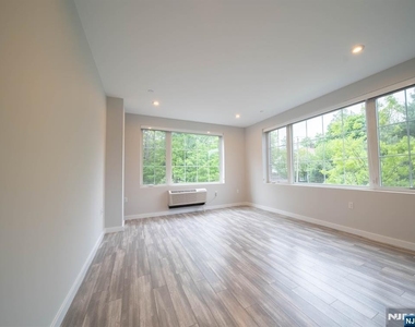 62 Broadway - Photo Thumbnail 19